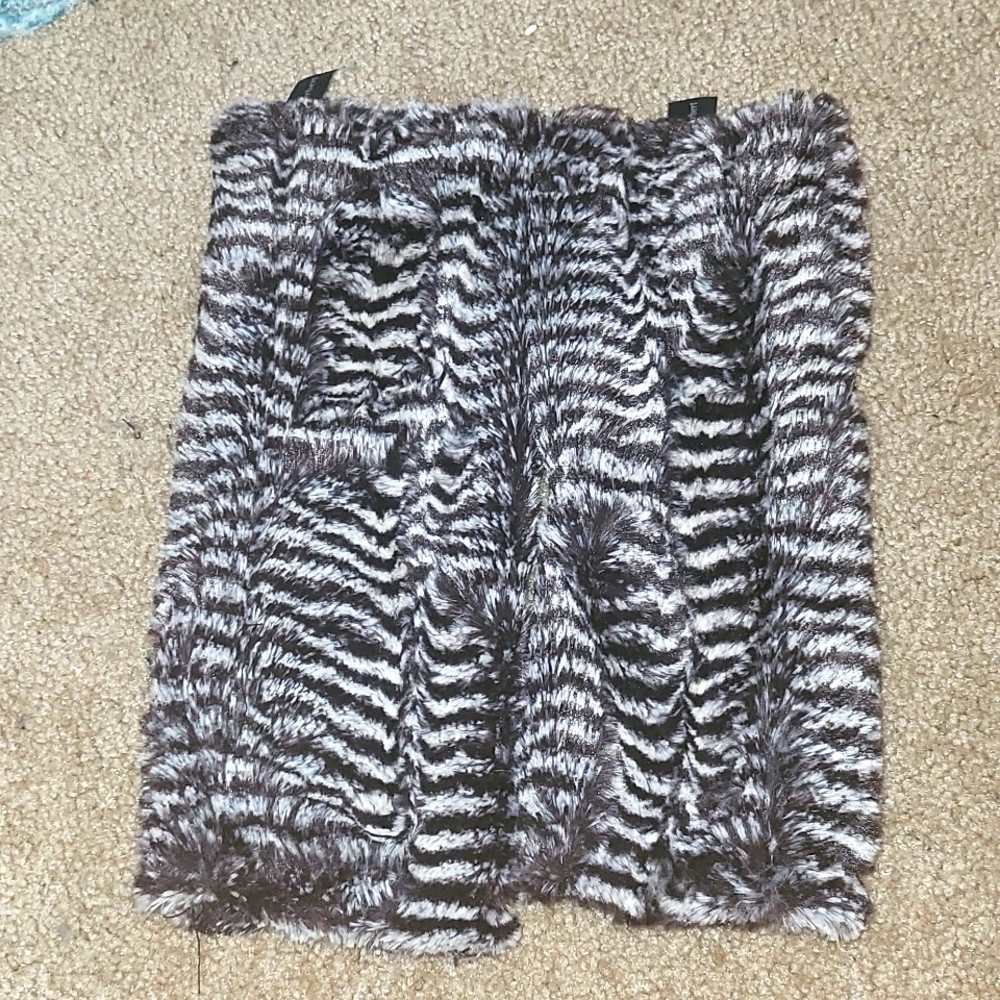 Fingerless Gloves by Dana Herbert